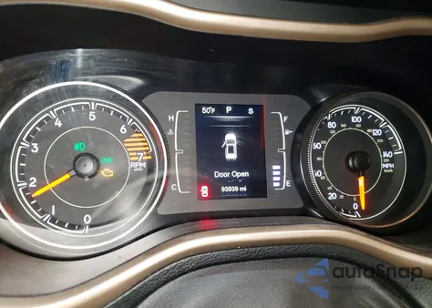 2016 Jeep Cherokee Latitude z USA, uszkodzony, nr VIN 1C4PJMCB0GW245940